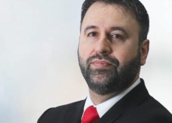 Opinion/ Arianit Hoxha: Dy realitete në Maqedoninë e Veriut — presioni ndaj zërave shqiptarë dhe normalizimi i Botës serbe