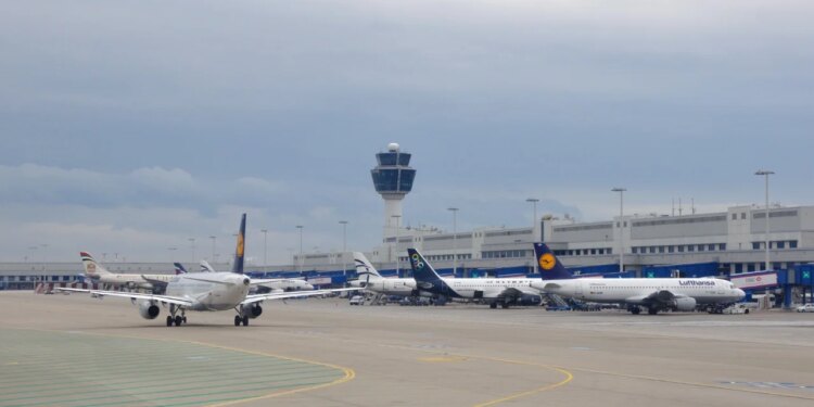 Panik në aeroportin e Athinës: avioni me 184 persona në bord pëson defekt dhe bën ulje emergjente
