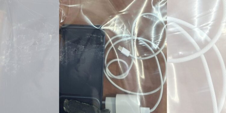 Pas kontrollit të befasishëm në burgun e Durrësit sekuestrohet një iPhone me karikues
