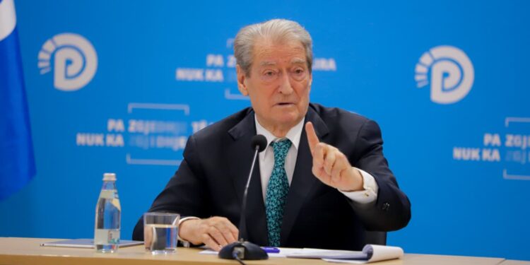 Pas përjashtimit të 5 kandidatëve nga gara për kreun e PD, Berisha mbledh Kryesinë: Vazhdoni anëtarësimet e reja
