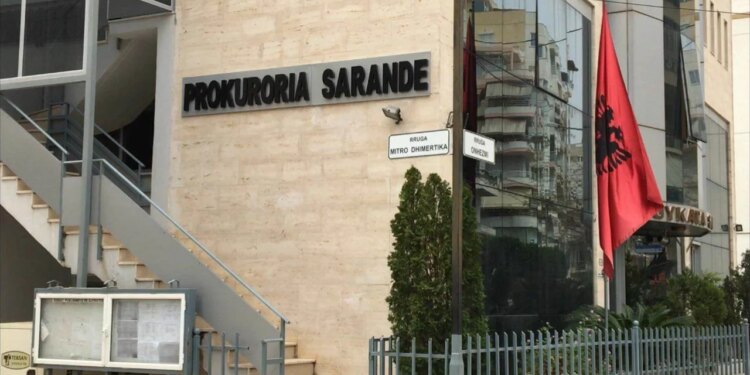 Pasuritë nën hetim: Prokuroria e Sarandës sekuestron hotelin luksoz të Alqi Papës