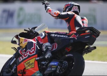 Pedro Acosta fiton pole position në MotoGP të Barcelonës, Bezzecchi rrëzohet