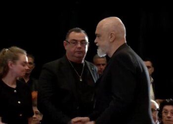 Për Servet Pëllumbin zhvillohet ceremonia shtetërore e lamtumirës; Rama merr pjesë në homazhe