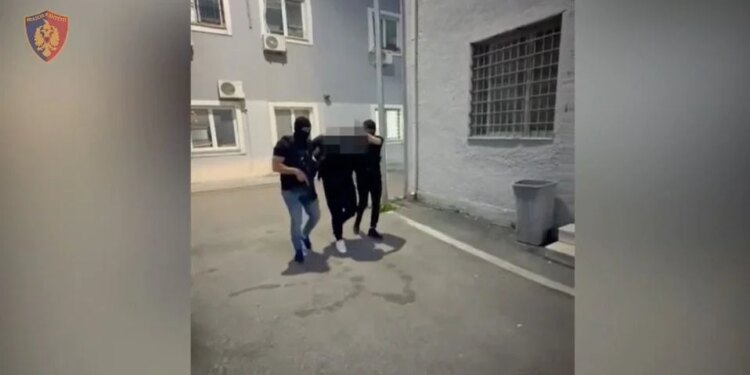 Përfundon arratia e 30-vjeçarit nga Vlora, i akuzuar për trafikim të kontejnerit me 82 kg kokainë në Spanjë