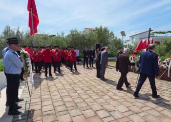 Përkujtohet në Fier 5 Maji, Dita e Dëshmorëve; të pranishëm edhe familjarët e të rënëve për vendin