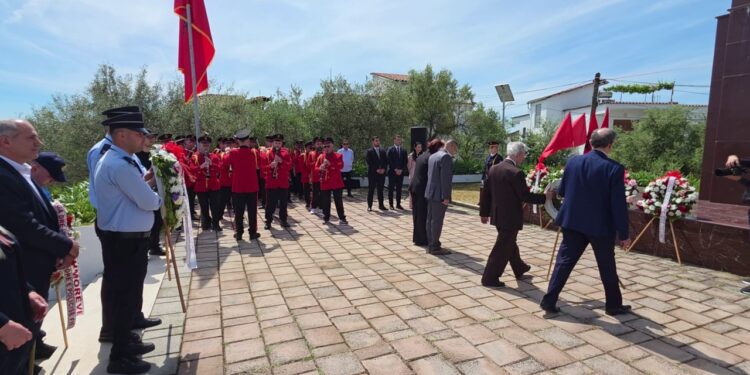 Përkujtohet në Fier 5 Maji, Dita e Dëshmorëve; të pranishëm edhe familjarët e të rënëve për vendin