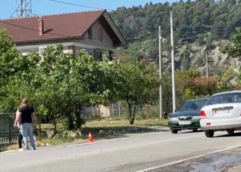 Përplasi për vdekje një 7-vjeçar në Elbasan, ndalohet drejtuesi i mjetit