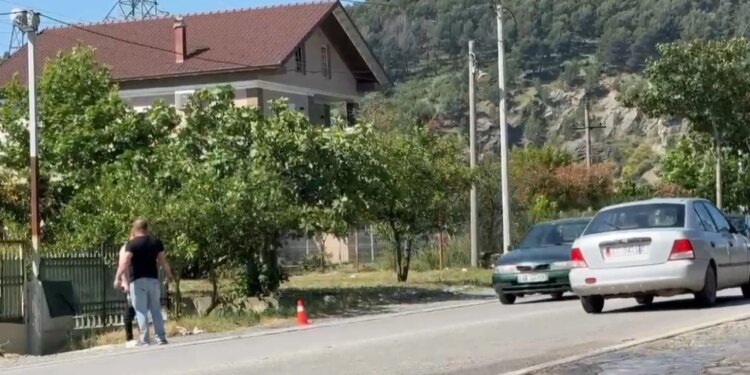 Përplasi për vdekje një 7-vjeçar në Elbasan, ndalohet drejtuesi i mjetit
