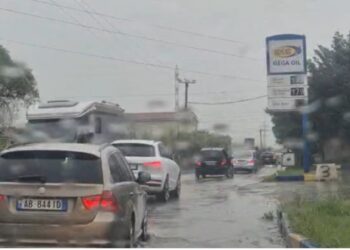 Përsëri trafik në Elbasan këtë fundjavë; moti me shi pa ndikim në fluksin e mjeteve