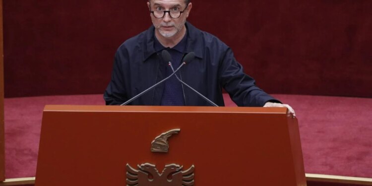 Përtacëri kërkoi interpelancë me Sallën, por Demo doli; Braçe: Paaftësinë epike për të lexuar ligjin s’e përcakton ti…