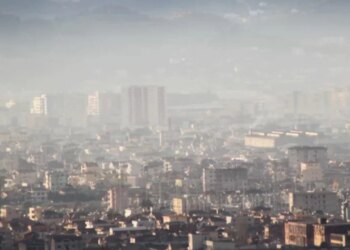 Pluhuri dhe ndotja shtojnë astmatikët në Shqipëri, mbi 140 mijë; rastet urbane rriten shpejt