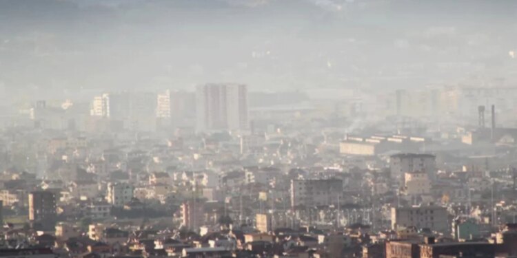 Pluhuri dhe ndotja shtojnë astmatikët në Shqipëri, mbi 140 mijë; rastet urbane rriten shpejt