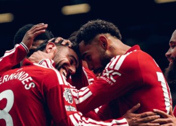Polemika të shumta në Old Trafford, Manchester United mposht Nottinghamin dhe siguron vendin e tretë
