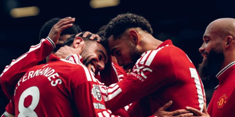 Polemika të shumta në Old Trafford, Manchester United mposht Nottinghamin dhe siguron vendin e tretë