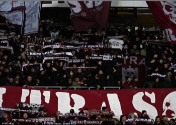Policia parandalon përplasje mes ultras në derbin e Torinos