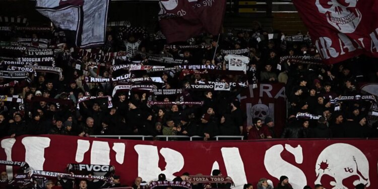 Policia parandalon përplasje mes ultras në derbin e Torinos