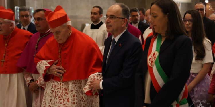 Presidenti Begaj në 70-vjetorin e shugurimit të Kardinalit Ernest Simoni: Dëshmi se asnjë regjim s’mund shfarosë besimin