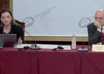 Presim dritën jeshile për mbylljen e negociatave — opozita akuzon se qeveria po mban sekrete