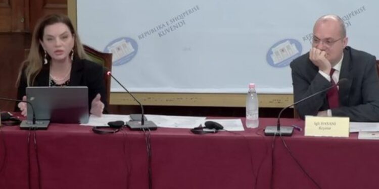 Presim dritën jeshile për mbylljen e negociatave — opozita akuzon se qeveria po mban sekrete