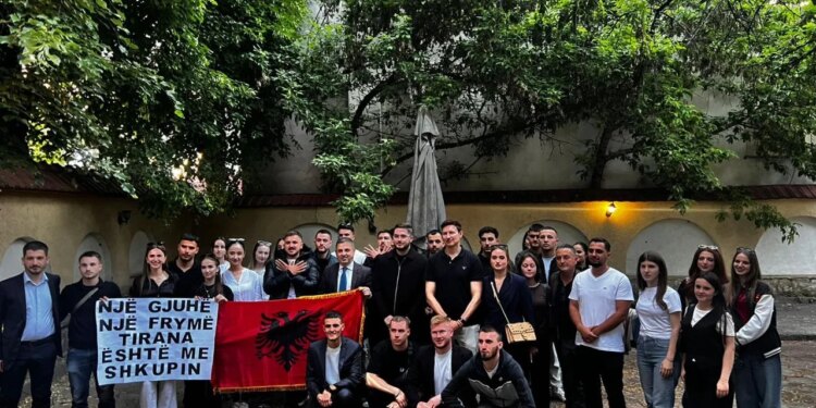 Protesta në Maqedoninë e Veriut: Ambasadori Meidani reagon pas arrestimit të studentëve — Kërkesa për dinjitet nuk është kërcënim