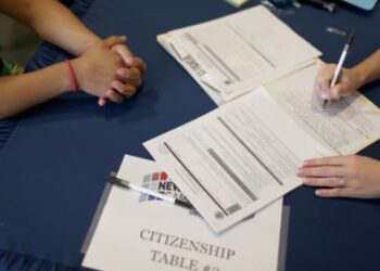 Protestat masive për imigracionin: SHBA tërhiqet nga rregullat e mëparshme për Green Card; nuk zbatohen për të gjithë