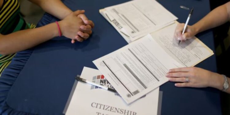 Protestat masive për imigracionin: SHBA tërhiqet nga rregullat e mëparshme për Green Card; nuk zbatohen për të gjithë