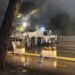 Protestuesit e PD hedhin molotovë, policia kundërpërgjigjet me ujë dhe gaz lotsjellës, tubuesit marshojnë drejt Ministrisë së Brendshme