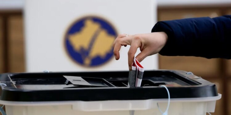 Publikohen listat e deputetëve për zgjedhjet e jashtëzakonshme në Kosovë, PDK vijon t’i mbajë sekret