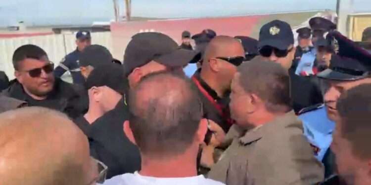 Punimet në aeroportin e Vlorës ndalen për ditën e dytë; punonjësve të kompanive u ndalohet hyrja në kantier