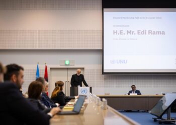 Rama: leksion në Universitetin e Kombeve të Bashkuara, Tokio; batuta me studentët, E premtja, e rrezikshme për fjalime