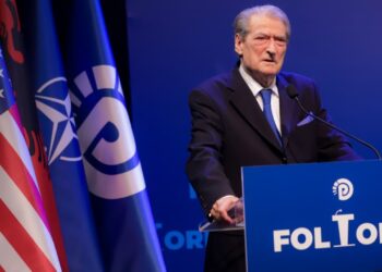 Rama solli përsëri kafazin në sallën e gjyqit / Berisha në takim me demokratët e degës 5: Ai e urren Metën