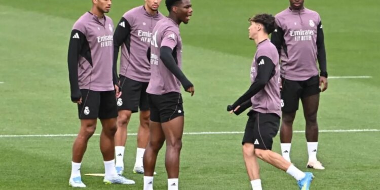 Real Madrid: Arbeloa nuk jep ndëshkim shtesë për Tchouamenin dhe Valverden