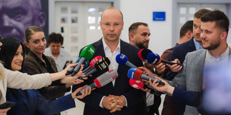 Referendumi për Berishën në Partinë Demokratike, votimi shtyhet deri në ora 19:00 në degët kryesore