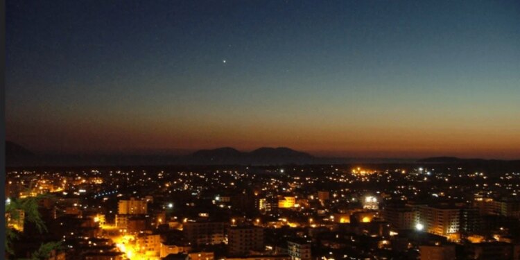 Rikthehet 'makthi': Vlora sërish pa ujë pijshëm, shkak avari e rëndë në tubacion; UKV: Të gjitha stacionet stakuar