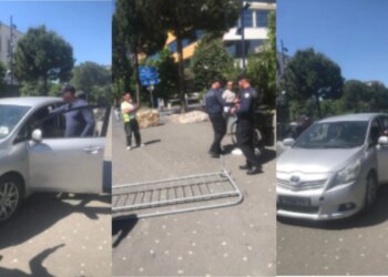 Riu nga Lezha tenton të hyjë me makinë në Sheshin Skënderbej plot me njerëz, shmanget incident i rëndë