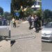 Riu nga Lezha tenton të hyjë me makinë në Sheshin Skënderbej plot me njerëz, shmanget incident i rëndë