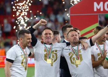 Robbie Keane dorëhiqet si trajner i Ferencváros