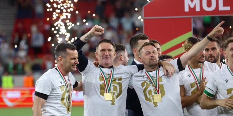 Robbie Keane dorëhiqet si trajner i Ferencváros