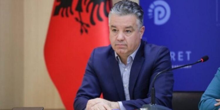 Rrëzuan propozimet për uljen e çmimit të naftës; Eno Bozdo: Nuk ka asnjë surprizë në këtë qëndrim