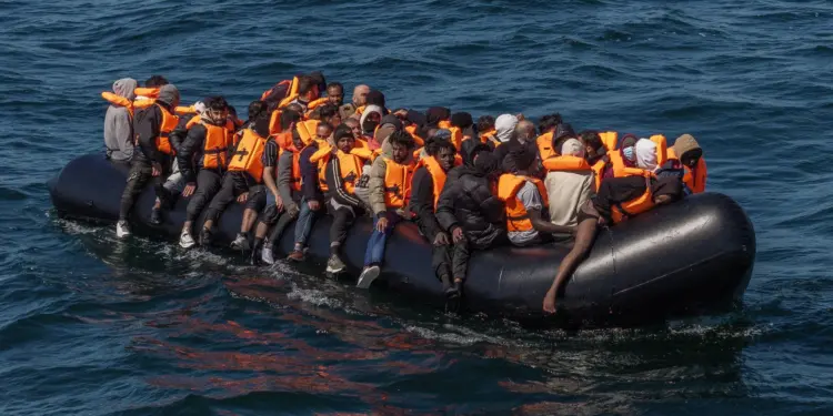 Rrugë për Angli, 140€ për ty — mediat angleze bëjnë jehonë ulje çmimi kalimit me gomone dhe reklamat TikTok