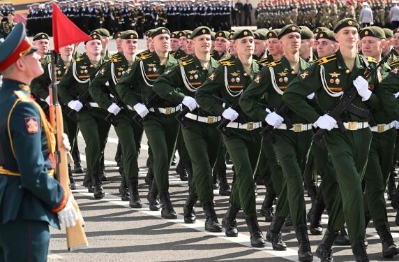 Rusia feston Ditën e Fitores me ceremoni 46-minutëshe; Putini mban fjalimin më të shkurtër në 5 vjet: Fati i vendit vendoset nga luftëtarët dhe punëtorët