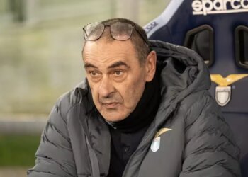 Sarri ndryshon mendim, trajneri do të jetë në derbin me Romën dhe përgatit një protestë