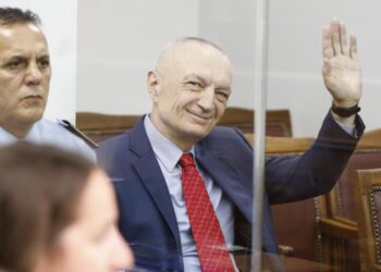 Seanca Metës: Kujdes me mua, fol mirë; 200 jashtë duan të hyjnë; Balliu, Blushi kërkojnë; Kryemadhi: USB, përgjime