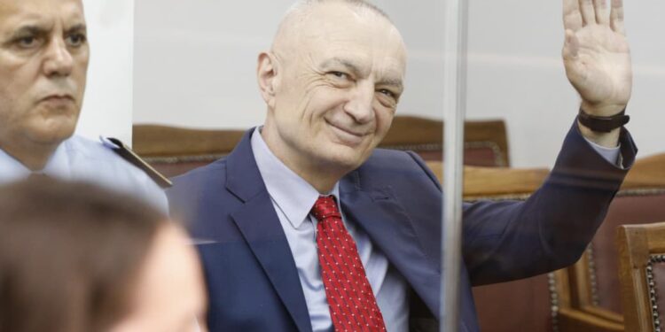 Seanca Metës: Kujdes me mua, fol mirë; 200 jashtë duan të hyjnë; Balliu, Blushi kërkojnë; Kryemadhi: USB, përgjime