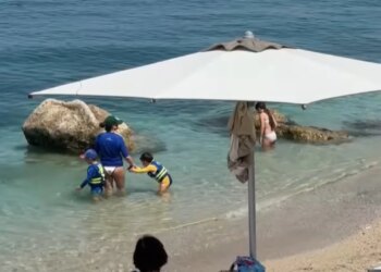 Sezoni nis fort në Vlorë, turistët e huaj dominojnë bregdetin e jugut, prenotimet rriten deri në 30%