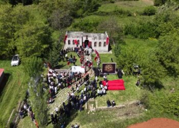 Shën Gjergji bashkon Dibrën: Festime në vendlindjen e familjes së heroit kombëtar Gjergj Kastriot Skënderbeu