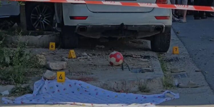 Shoferi i dehur përplasi për vdekje dy 10-vjeçarë dhe plagosi një tjetër, zbardhet identiteti