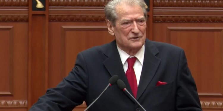 Shoferi i dehur vrau dy fëmijë në Durrës, Berisha në Kuvend: Ishte terrorist i votave, patronazhist i poshtër
