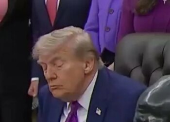 Shtëpia e Bardhë mohon se Trump mori një sy gjumë në Zyrën Ovale: Ai thjesht mbylli sytë, idiot