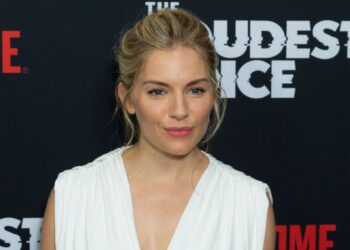 Sienna Miller nënë për herë të tretë, aktorja 44-vjeçare lind fëmijën e dytë me Ollie Green
